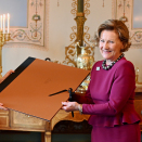 7. oktober: Dronning Sonja overrekker Queen Sonja Print Award 2020 til Ciara Phillips under en audiens på Slottet. Foto: Sven Gj. Gjeruldsen, Det kongelige hoff